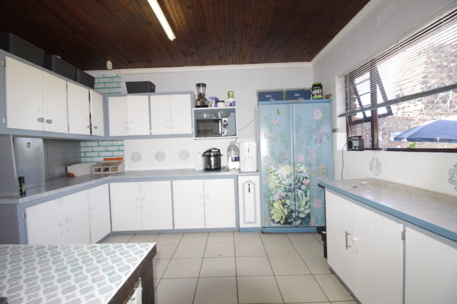 6 Bedroom Property for Sale in Wavecrest Eastern Cape